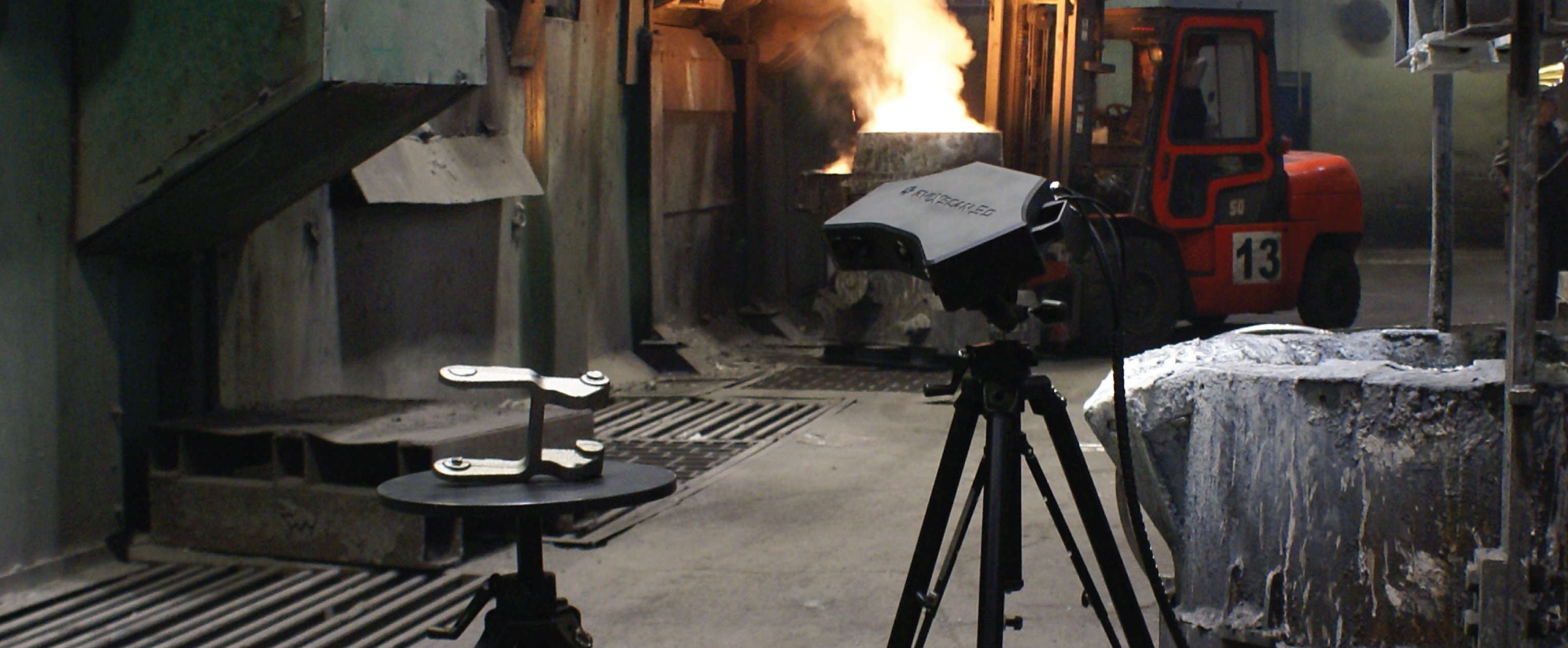 Escaner 3D midiendo piezas de fundición.